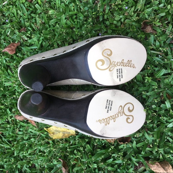 Sparkly Gold Seychelles Heels - Picture 8 of 8